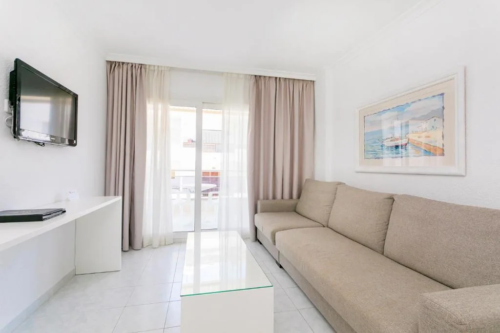 Apartamento Familiar Clásico (5 adultos) — Aparthotel Duquesa Playa