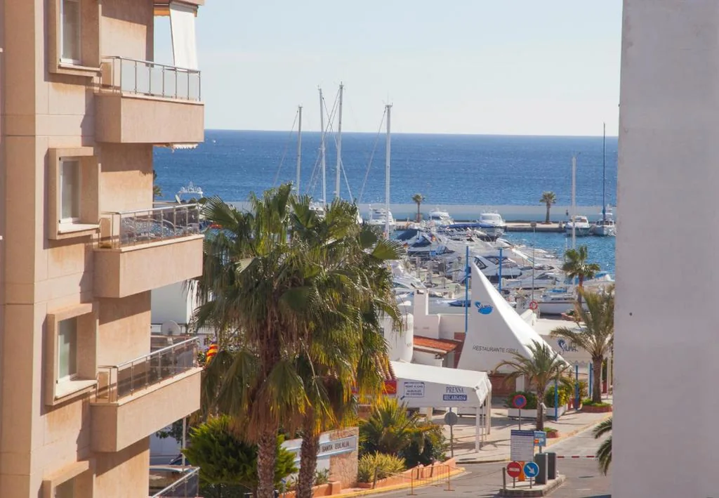 Apartamento Superior Clásico (2 adultos + 1 niño) — Aparthotel Duquesa Playa