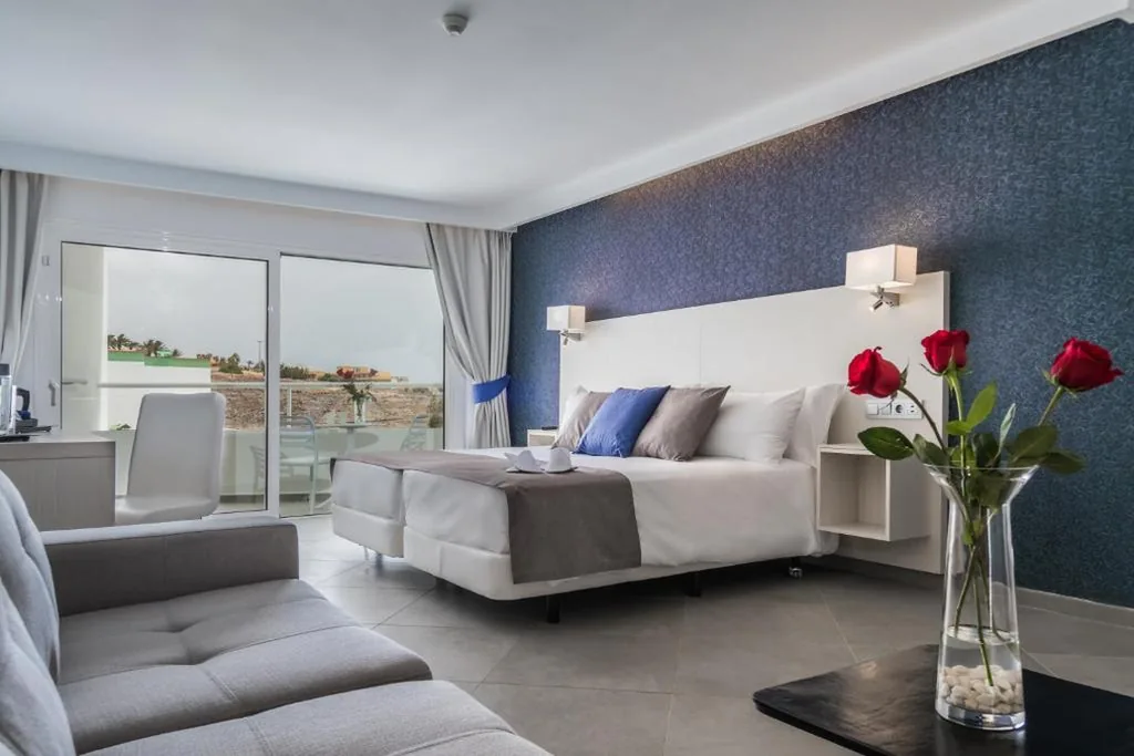 Camera doppia Deluxe con vista laterale sul mare — Aparthotel Esquinzo Y Monte Del Mar