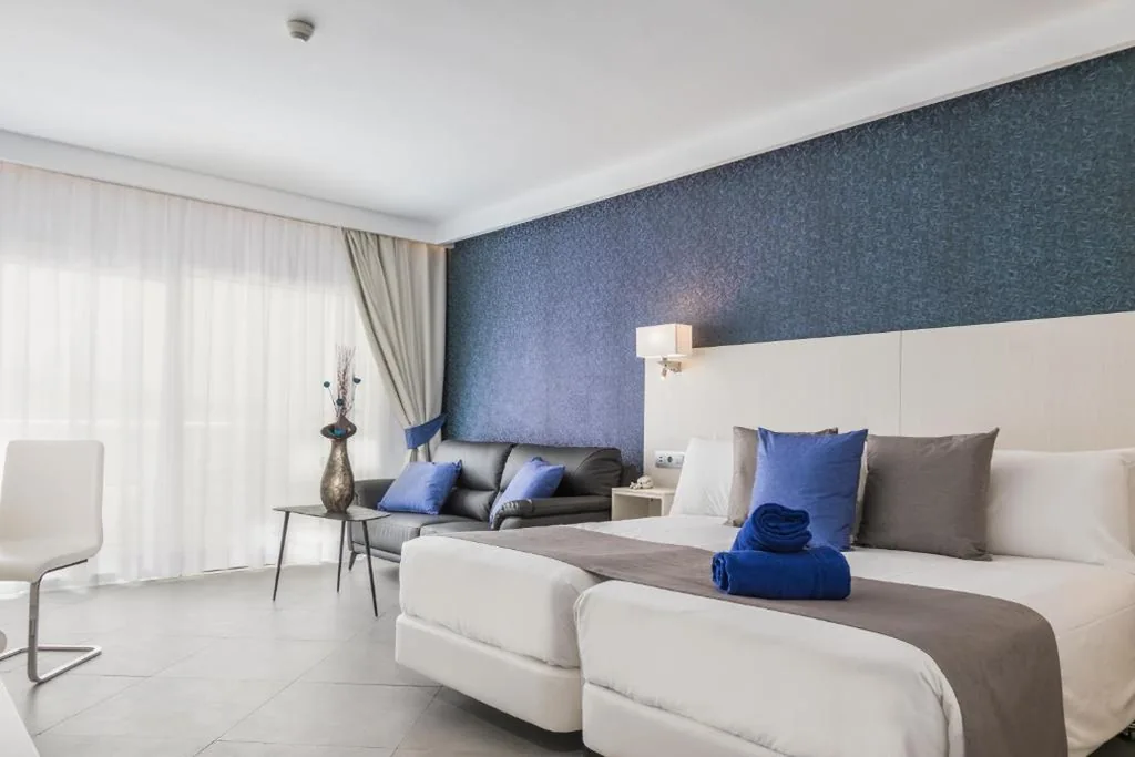 Junior Suite — Aparthotel Esquinzo Y Monte Del Mar