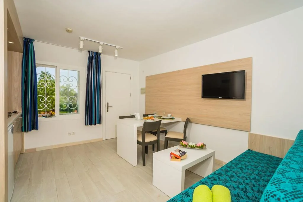 Appartamento con 1 camera da letto (2 adulti + 2 bambini) — Aparthotel Holiday Center