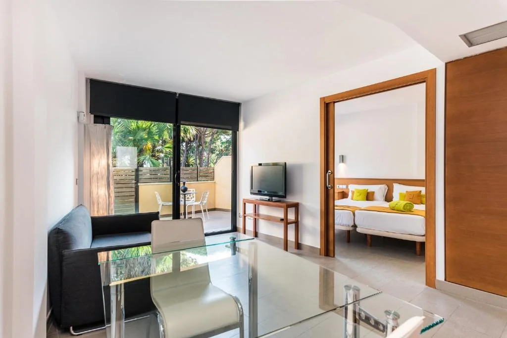 Apartamento con terraza — Aparthotel Las Palmeras Castelldefels