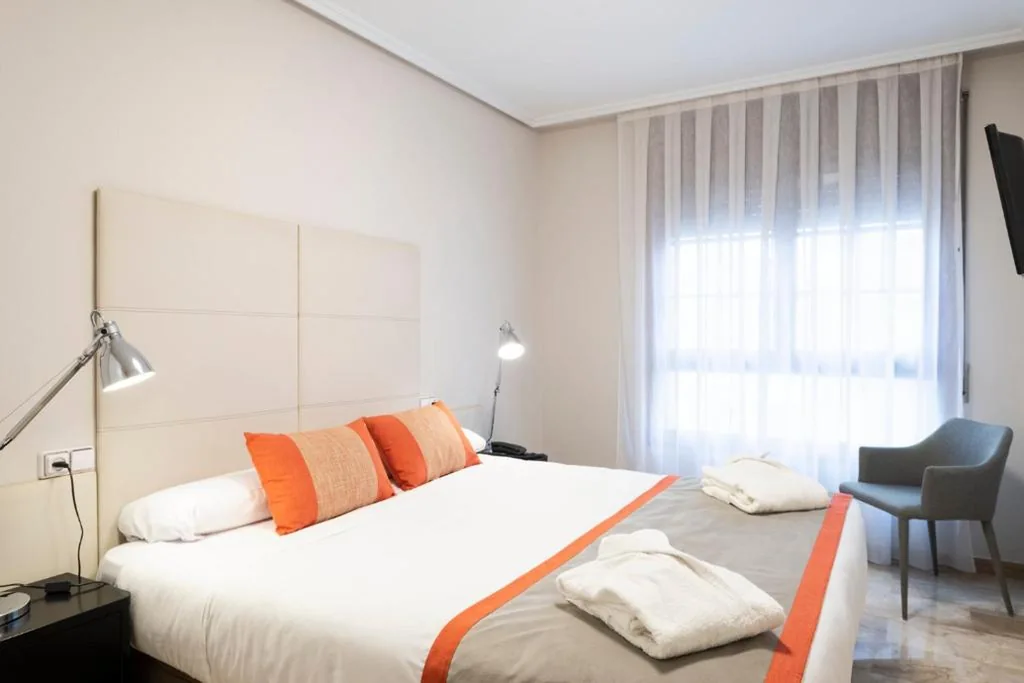 Appartamento con 2 camere da letto (3 adulti) — Aparthotel Los Girasoles