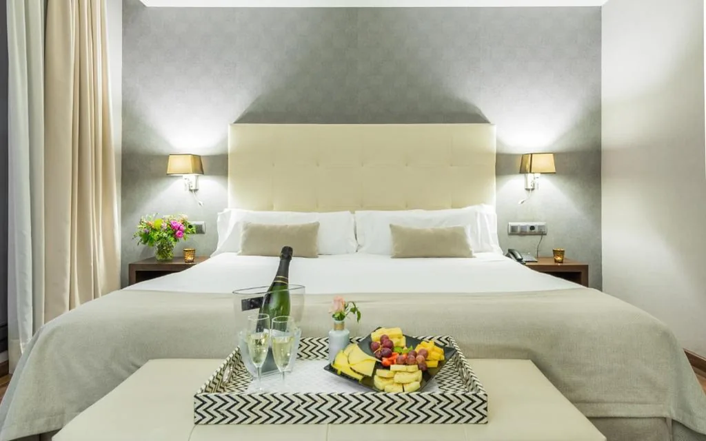 Suite Junior con terraza y jacuzzi — Aparthotel Mariano Cubi Barcelona