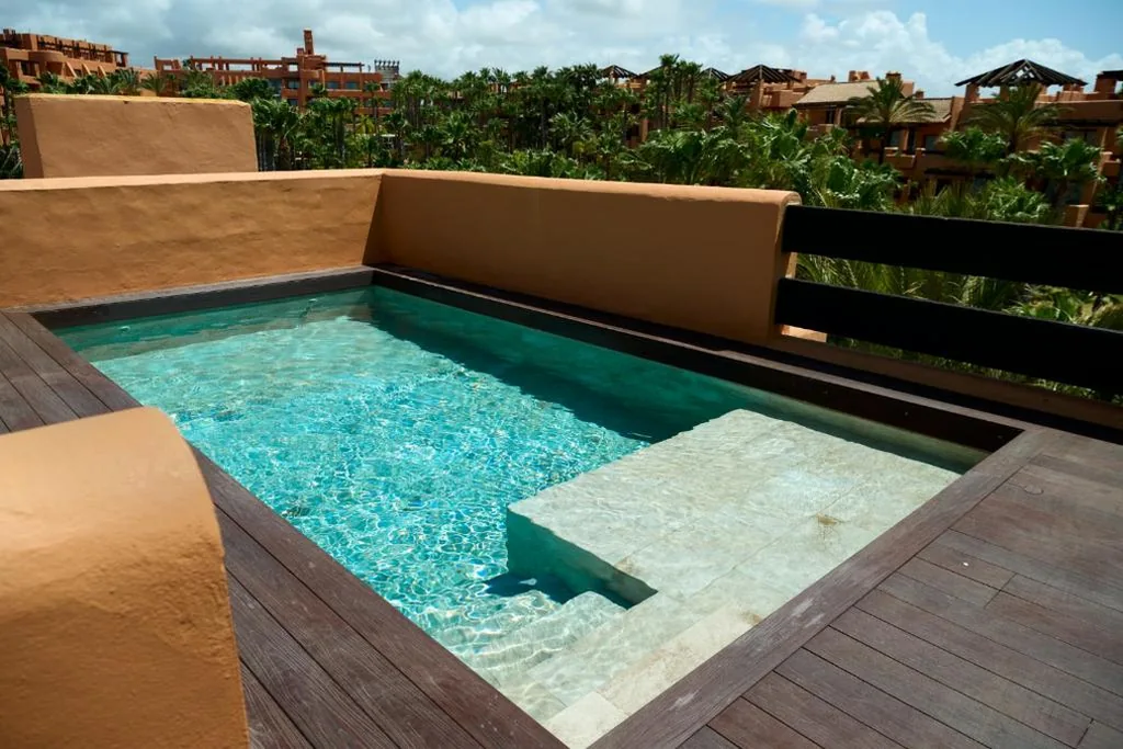 Appartamento di lusso con 3 camere da letto, vasca idromassaggio e piscina privata - Attico — Aparthotel Novo Resort