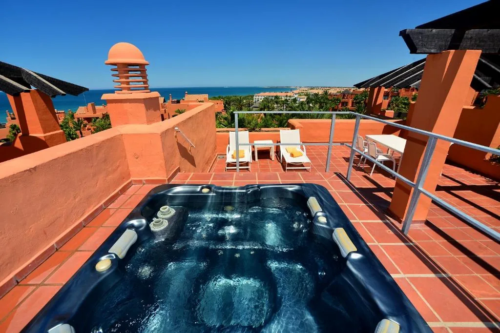 Appartamento di lusso con 2 camere da letto e vasca idromassaggio — Aparthotel Novo Resort
