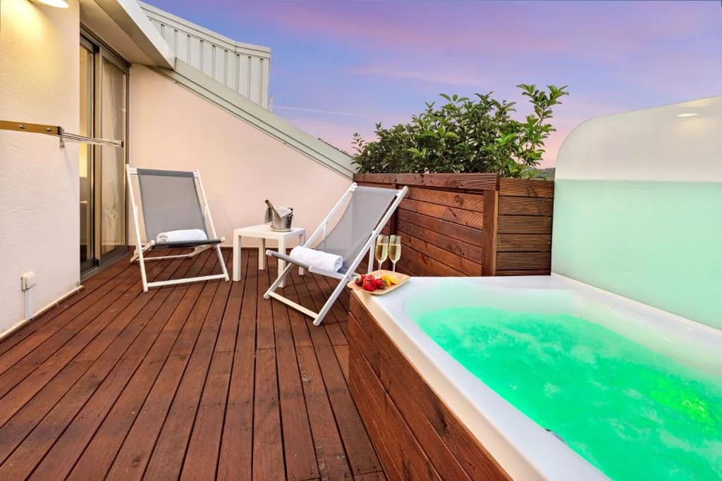 Habitación Doble con bañera de hidromasaje — Aparthotel Odissea Park