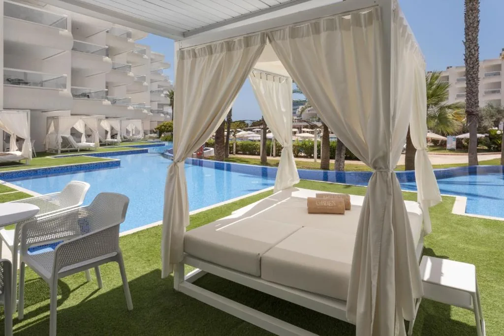 One-Bedroom Apartment Swim Up with Garden View — Aparthotel Tropic Garden