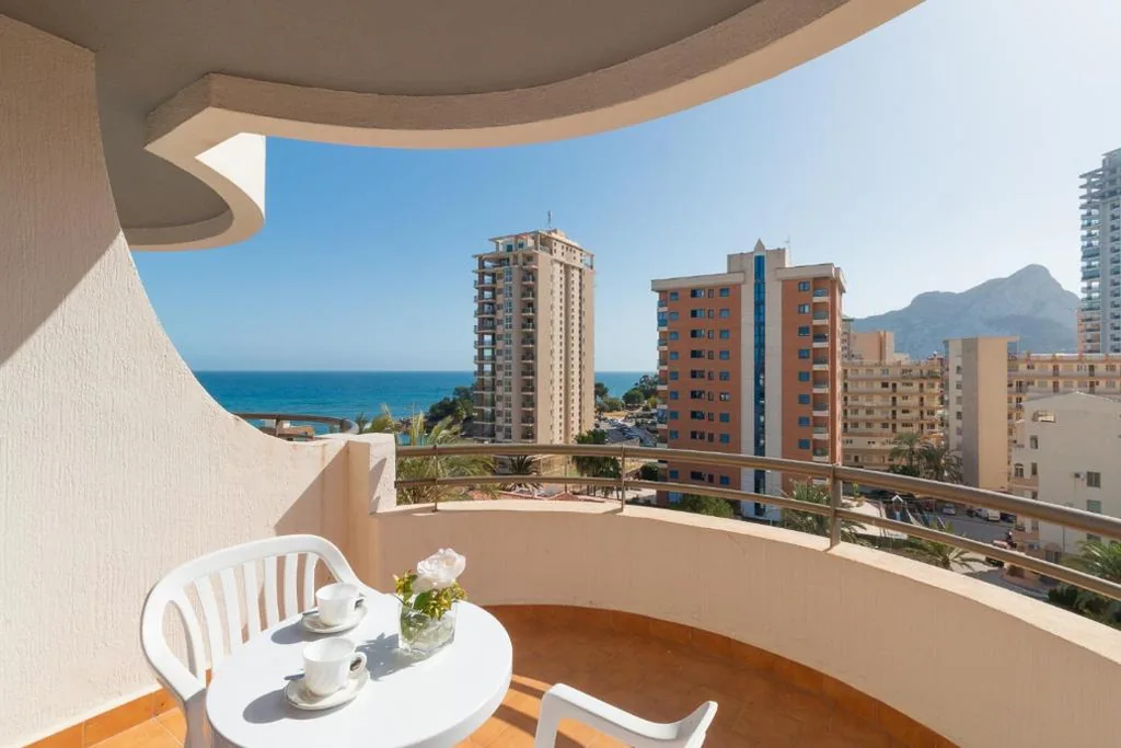 One-Bedroom Apartment with Sea View and Terrace — Aparto Residence Galetamar