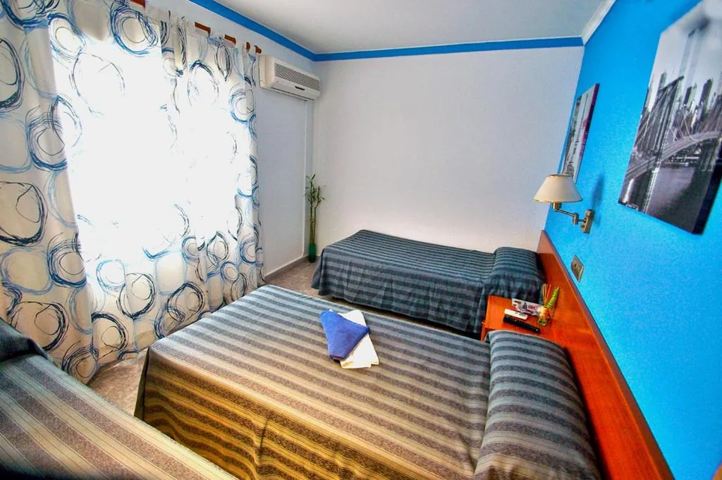 Doppelzimmer mit 2 Betten — Apolo Trece