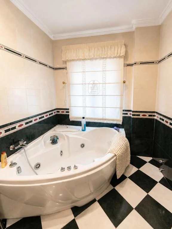 Deluxe-Apartment mit 4 Schlafzimmern — Aposentos AOVE On Tour