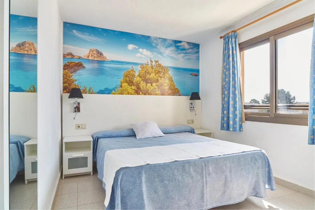 Apartamento de 1 dormitorio con vistas a la piscina — Aptos Casa Luis by Invisa