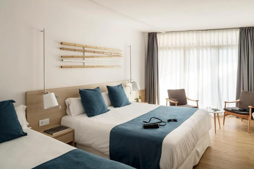 Design-Vierbettzimmer (4 Erwachsene) — AQUA Hotel Onabrava & Spa 4*Sup