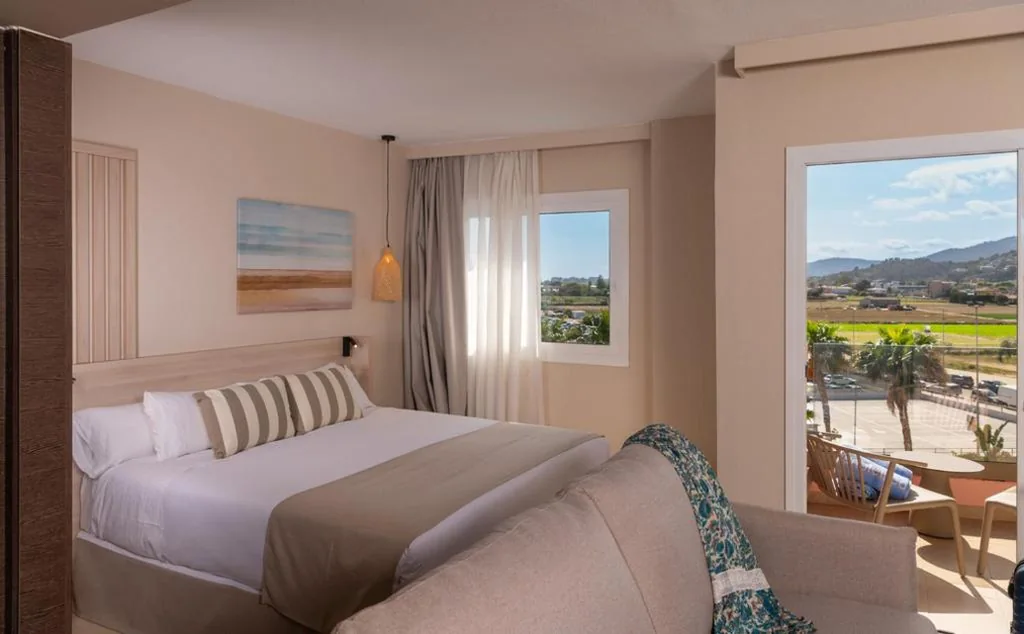 Superior driepersoonskamer — AQUA Hotel The Breeze & Spa - All Inclusive - Adults Only - 4Sup