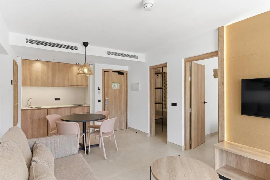One-Bedroom Apartment - Ground Floor with Pool View — Aquasol Aparthotel