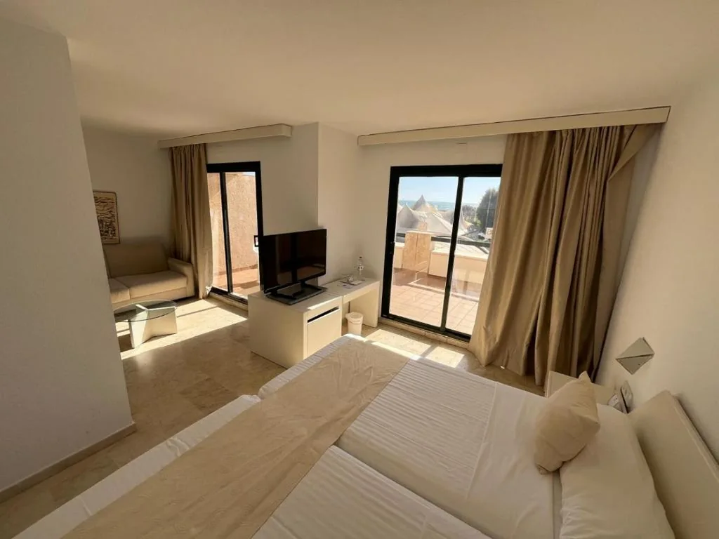 Superior Double Room (2 Adults + 1 Child) - 1 or 2 Beds — AR Almerimar