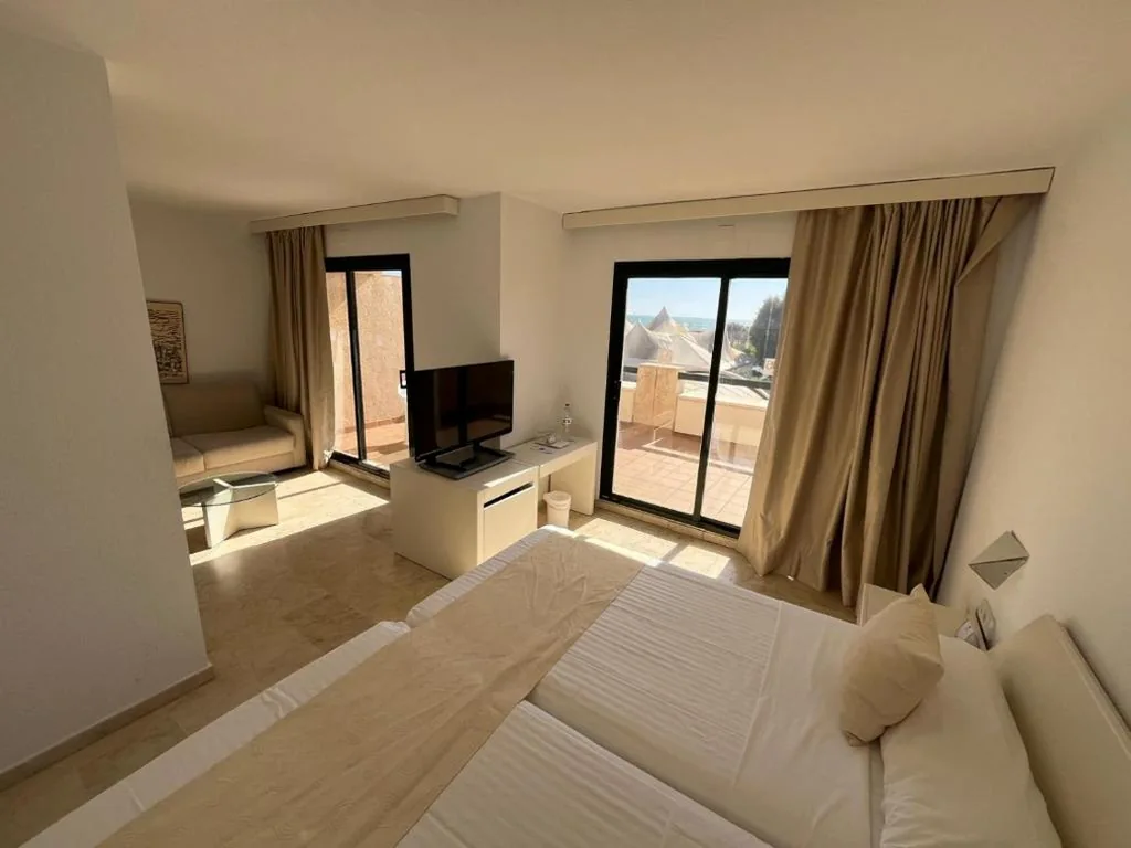 Superior Double Room (2 Adults + 2 Children) - 1 or 2 Beds — AR Almerimar