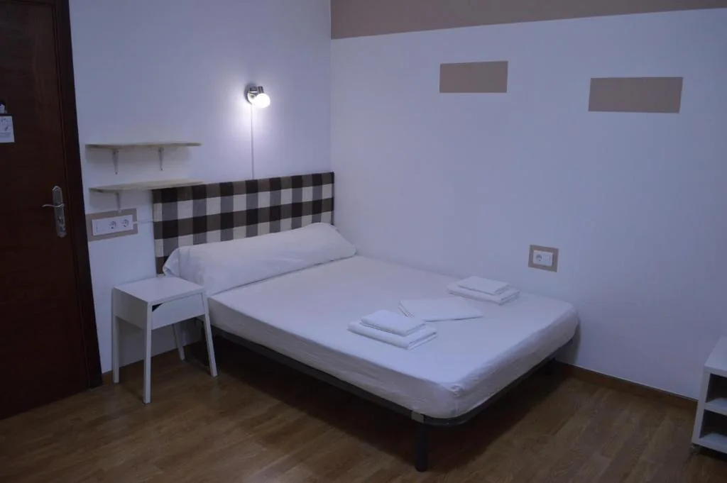 Habitación Doble Estándar con ducha — ArArAt Hostel