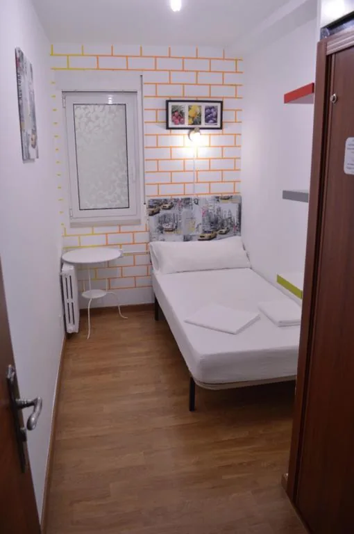 Habitación Individual Pequeña — ArArAt Hostel