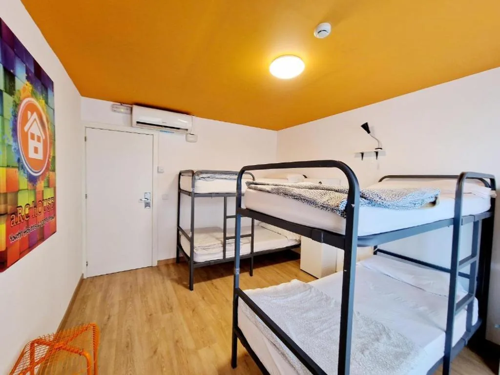 Habitación Compartida Mixta - 4 camas — Arc House Barcelona