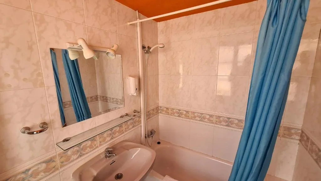 Camera quadrupla con bagno privato — Arc House Córdoba Only Adults