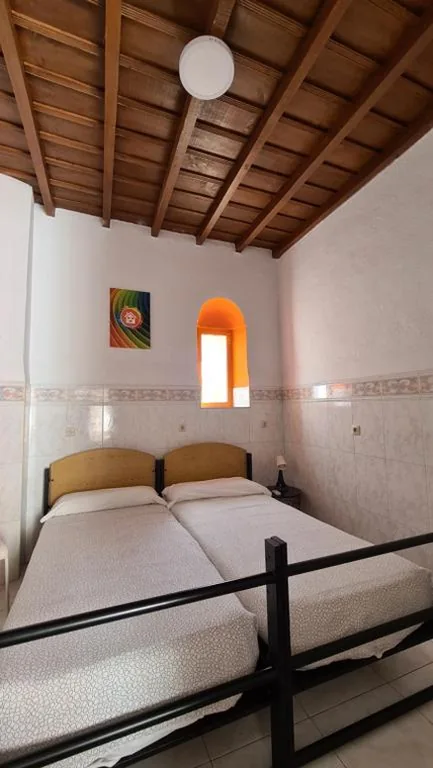 Camera doppia con bagno in comune - 1 o 2 letti — Arc House Córdoba Only Adults