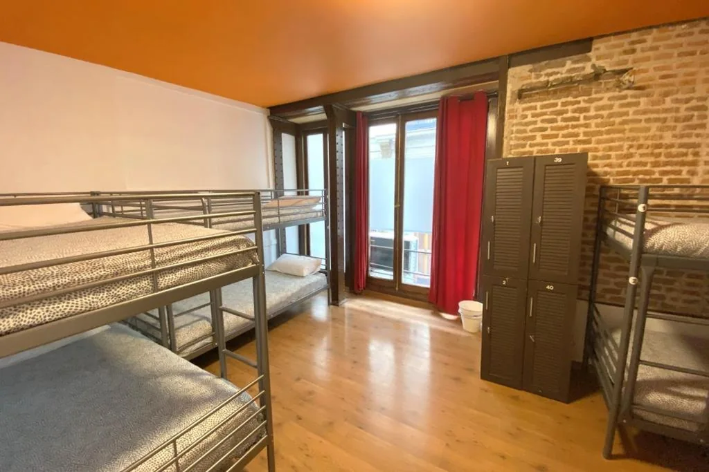 Cama em dormitório partilhado misto com 10 camas — Arc House Madrid - Puerta del Sol Only Adults
