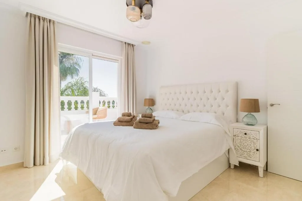 ARCADIA - AVENIDA 28 De LAS ADELFAS 29680 ESTEPONA, MALAGA