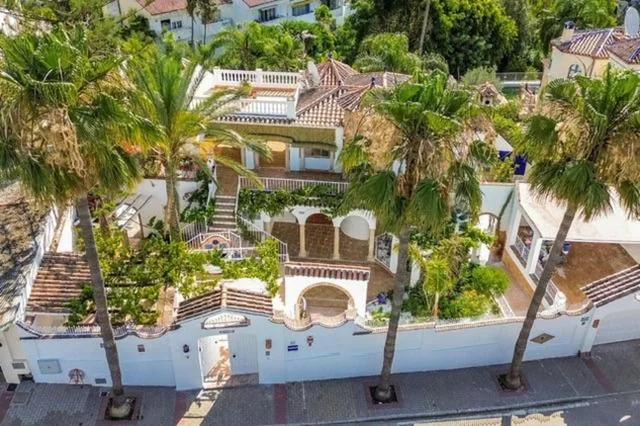 Villa — ARCADIA - AVENIDA 28 De LAS ADELFAS 29680 ESTEPONA, MALAGA