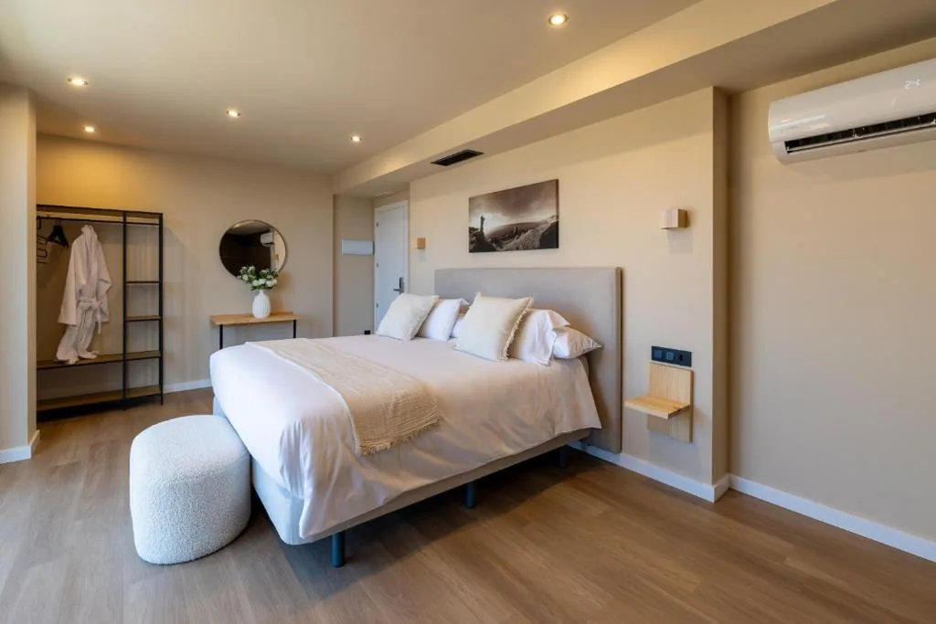 Doppelzimmer mit Whirlpool — Arena Málaga Suites