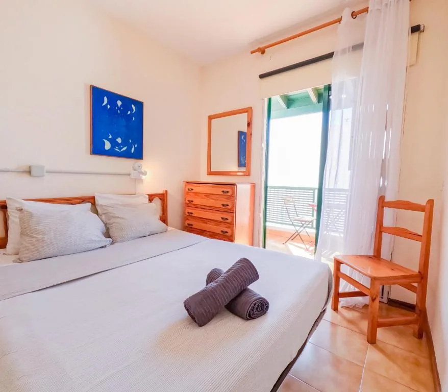 Chambre double avec salle de bains commune — Arena Nest Hostel