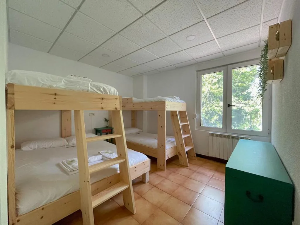 Bett im gemischten Schlafsaal mit 8 Betten — Arena Surf Hotel