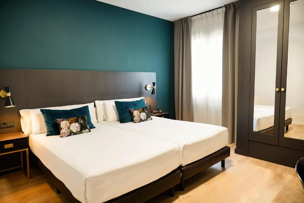 Doppelzimmer mit 2 Betten (1–2 Personen) — Arenas Atiram Hotel