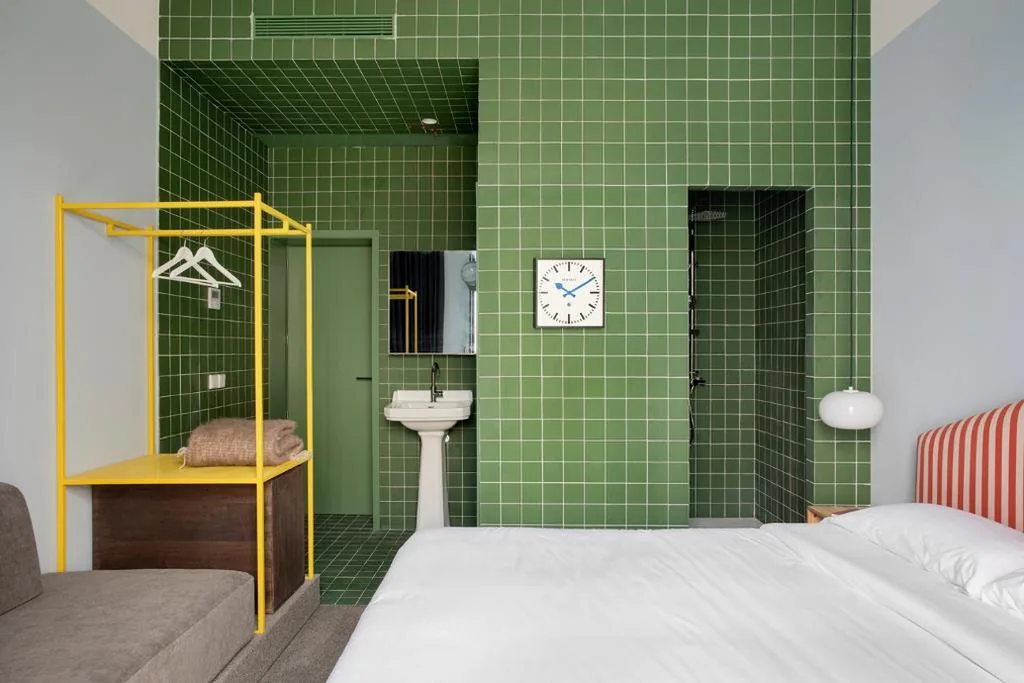 Camera doppia con balcone (3 adulti) — Armesto Rooms