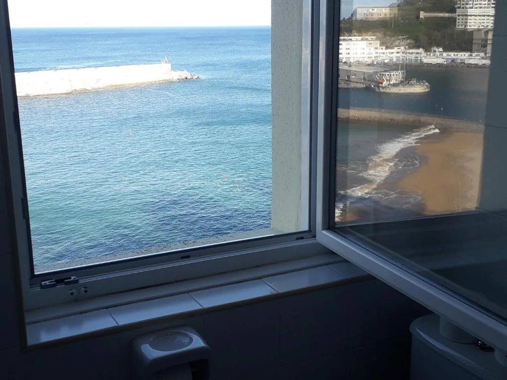 Habitación Doble Deluxe con vistas al mar y baño privado — Arrigorri Ostatu Jatetxea