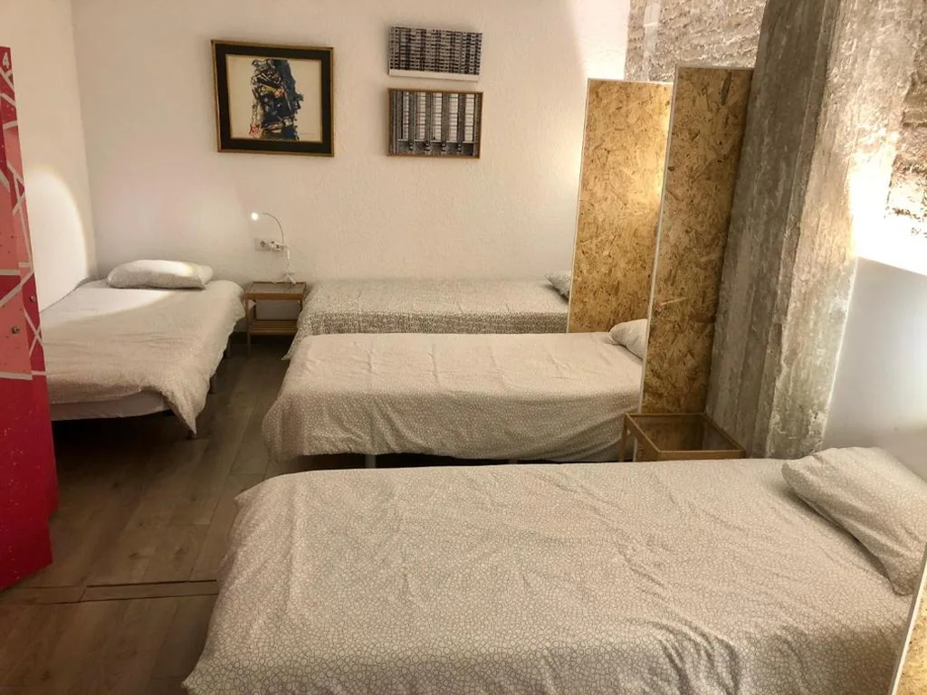 Posto letto in dormitorio femminile condiviso da 5 posti — Art&Flats Hostel