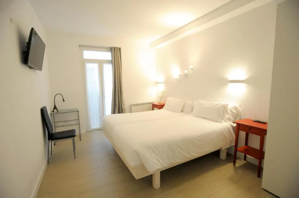 Komfortzimmer mit Doppelbett oder 2 Einzelbetten — Artea Narrika