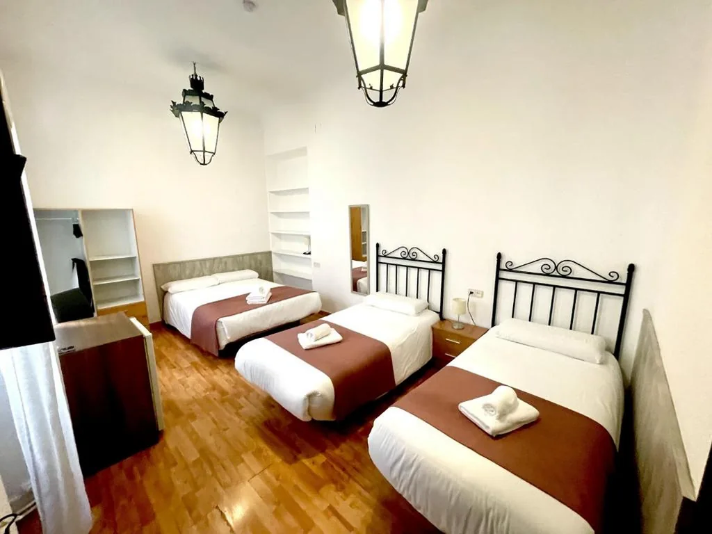 Chambre quadruple classique — Arteaga Hostal & Baños Arabes Elvira