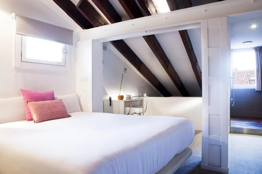 Habitación Doble - Ático — Artrip Hotel