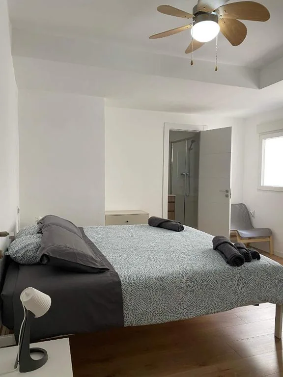 Camera matrimoniale con bagno privato — Arts & Sciences Rooms - Valencia Authentic Urban Parklife - VLC Urban Rental