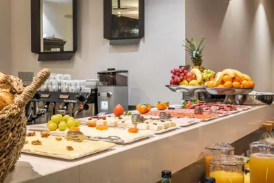 Arya Stadium Hotel — foto 4