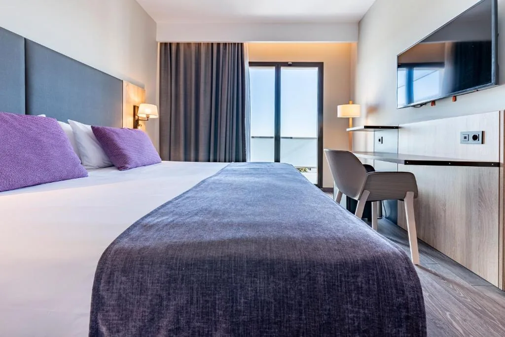 Habitación Doble con terraza y vistas al mar — Astari