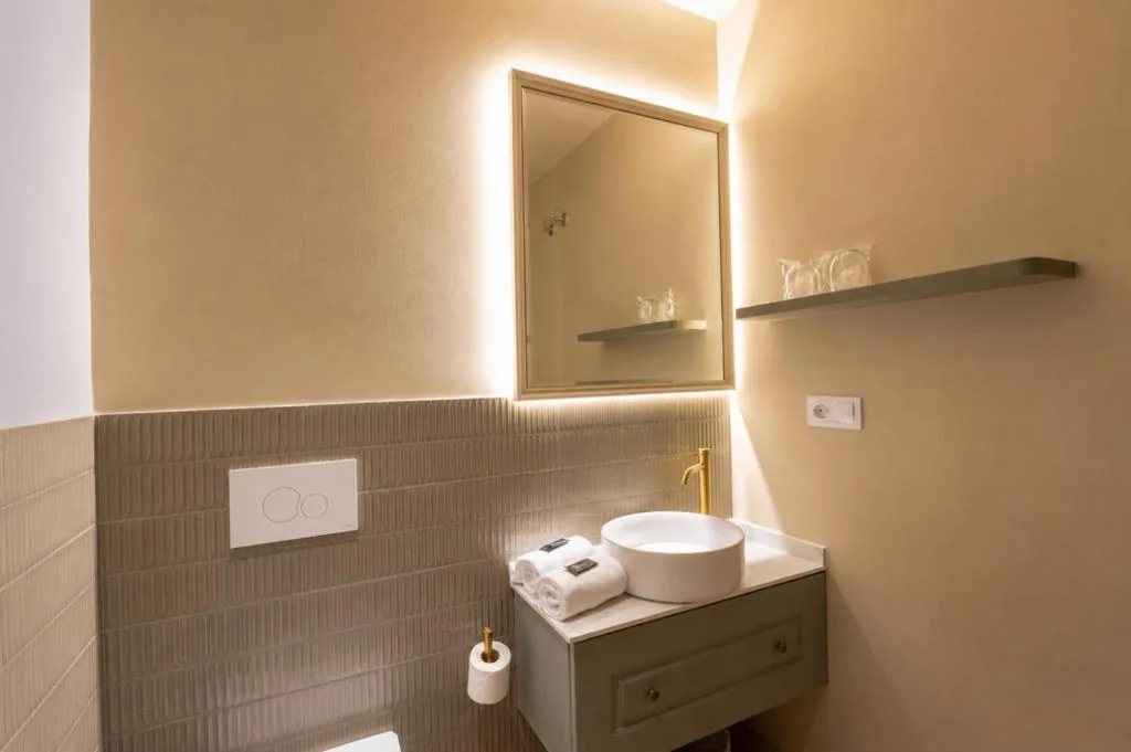 Habitación Doble Deluxe con balcón — AT Boutique Alma