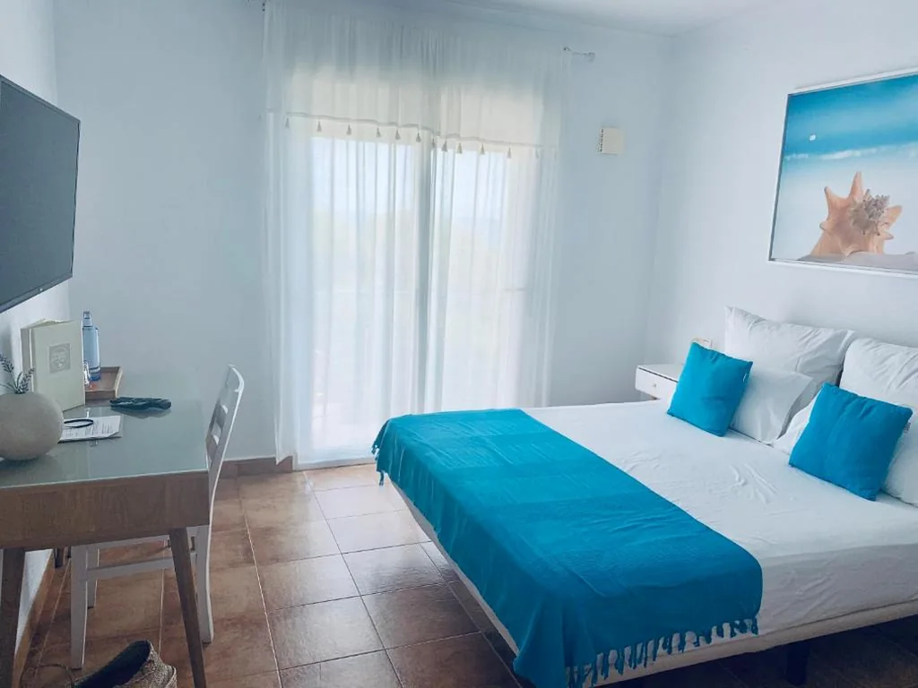 Chambre Double Deluxe avec balcon et vue sur la mer — Atalaya Boutique