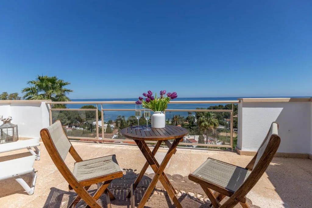 Chambre Double Deluxe avec terrasse et vue sur la mer — Atalaya Boutique