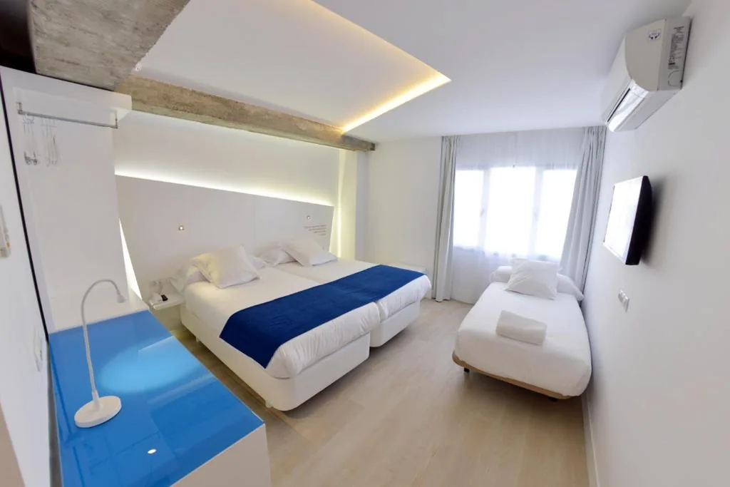 Camera tripla — Atarazanas Málaga Boutique Hotel