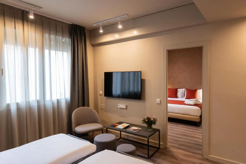 Vierbettzimmer — Atenea Rekord Suites Barcelona