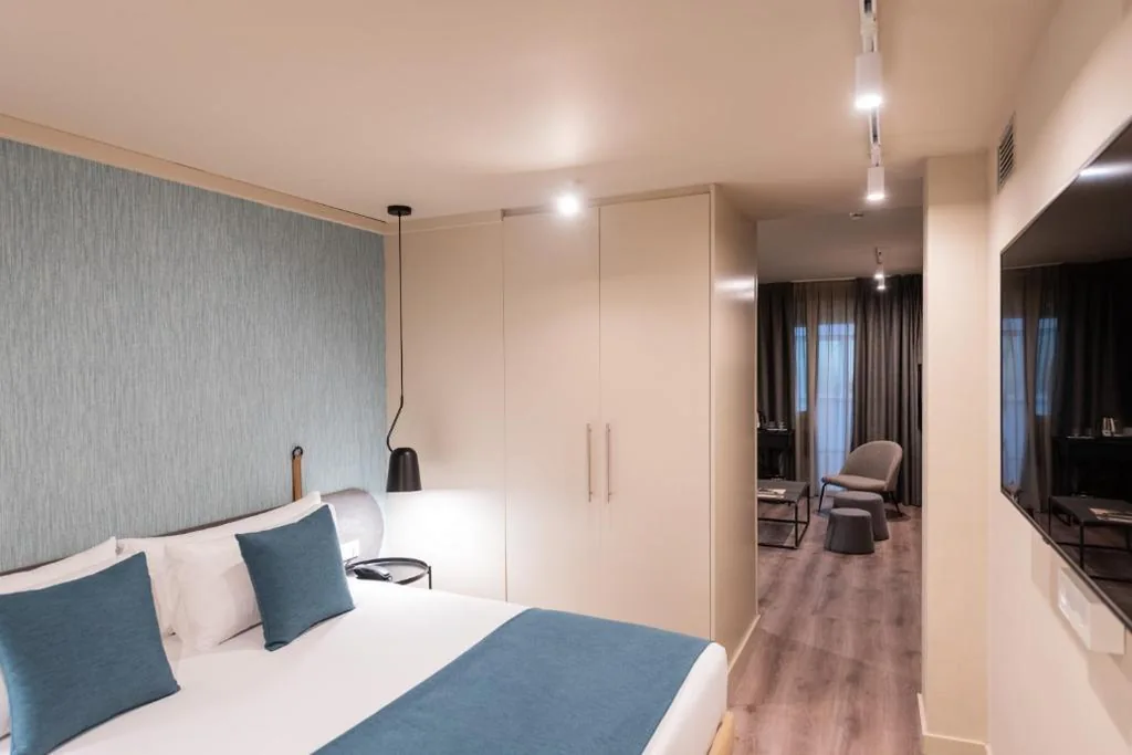 Doppelzimmer – 1 oder 2 Betten — Atenea Rekord Suites Barcelona