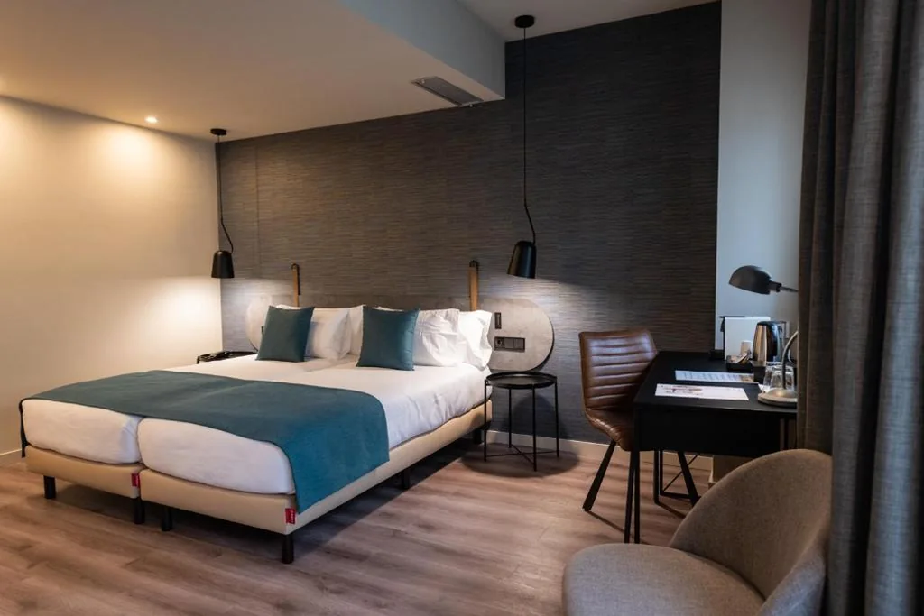 Superior-Doppelzimmer – 1 oder 2 Betten — Atenea Rekord Suites Barcelona