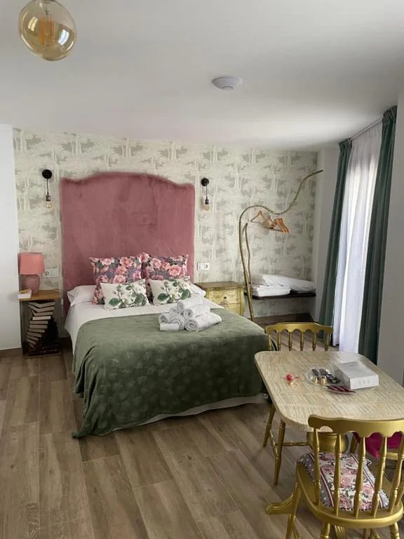 Suite con balcone — ATENEO CUENCA Suites con cocina en el casco histórico